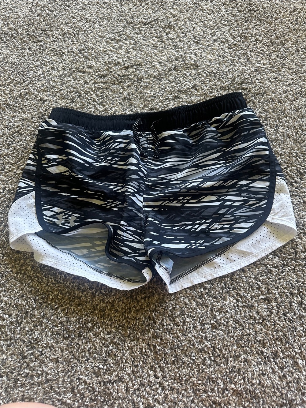 Under Armour Girls Black and White Patterned Running Shorts